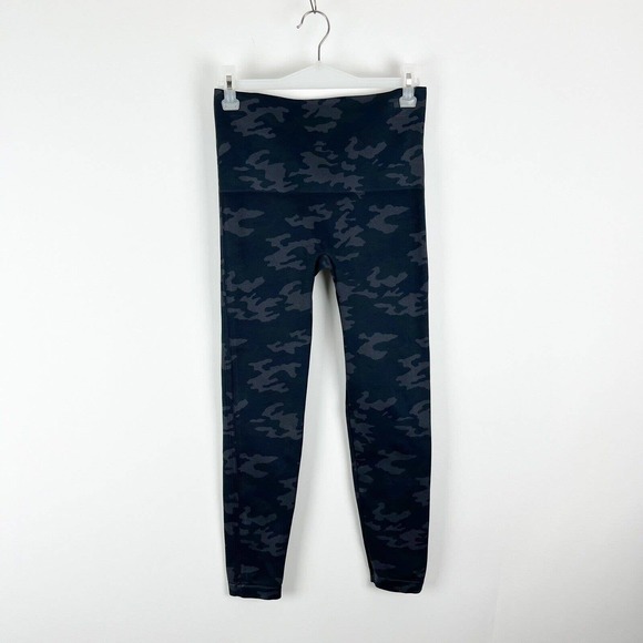 Spanx Seamless High Waisted Black Camo Leggings Size XL - Picture 2 of 12
